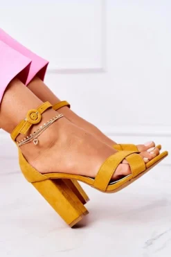 Zamszowe Sandały Na Słupku Żółte Destino