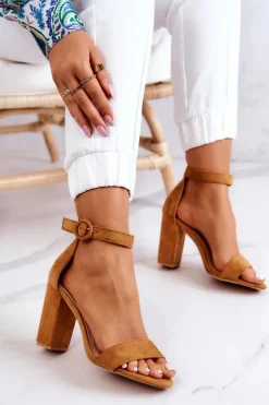 Zamszowe Sandały Na Słupku Camel Hattie