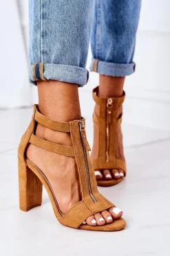 Zamszowe Sandały Na Słupku Camel Folly