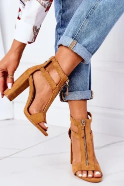 Zamszowe Sandały Na Słupku Camel Folly