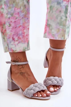 Zamszowe Sandały Z Warkoczem Szare Essenza