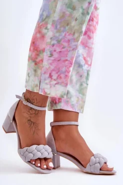 Zamszowe Sandały Z Warkoczem Szare Essenza