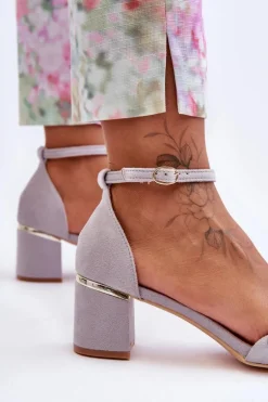 Zamszowe Sandały Z Warkoczem Szare Essenza