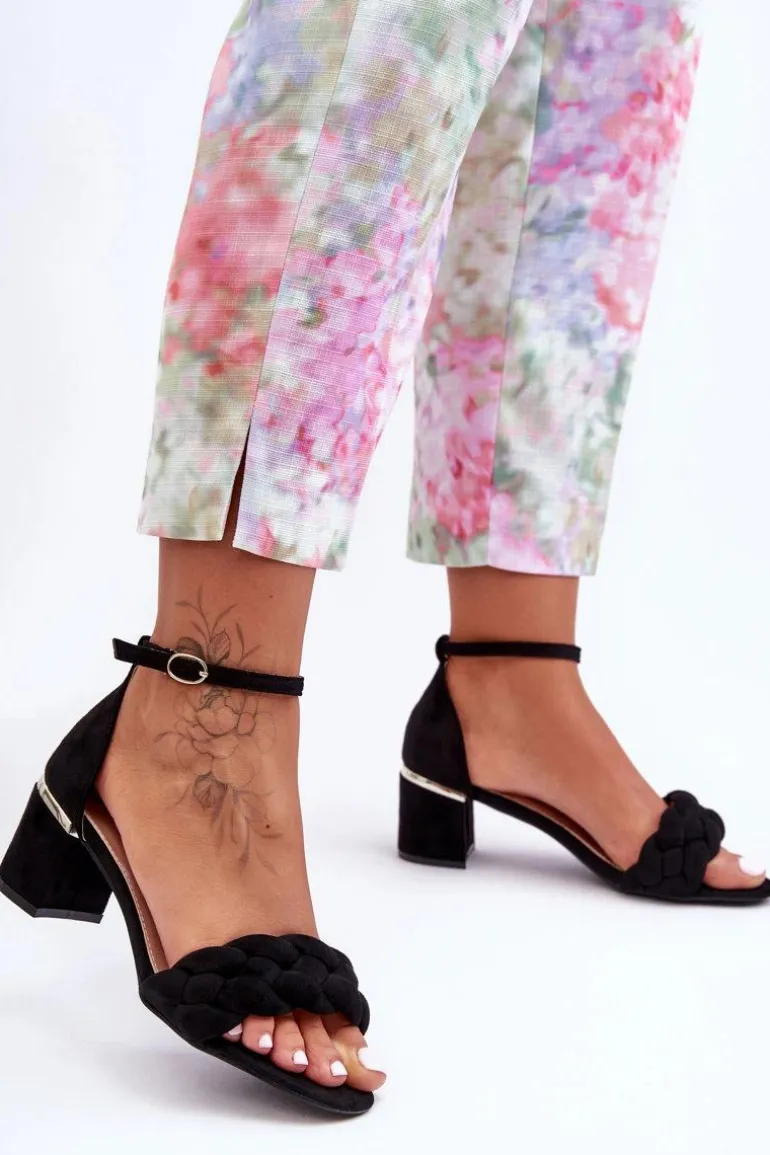 Zamszowe Sandały Z Warkoczem Czarne Essenza