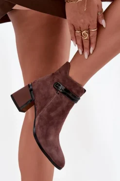 Zamszowe Skórzane Botki Damskie Na Słupku Z Ozdobnym Paskiem Ocieplane D&A CR52-650 Brązowe