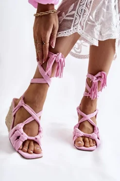 Zamszowe Wiązane Sandały Na Koturnie Różowe Flavia