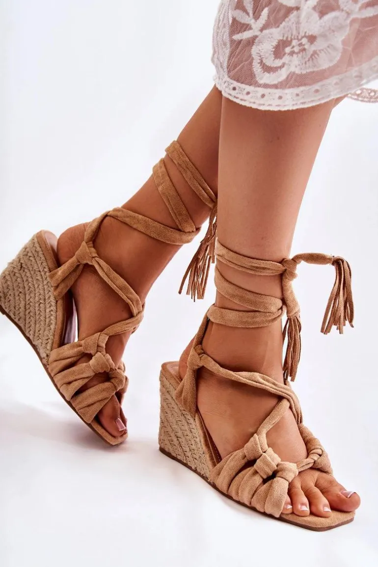 Zamszowe Wiązane Sandały Na Koturnie Beżowe Flavia