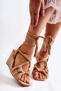 Zamszowe Wiązane Sandały Na Koturnie Beżowe Flavia