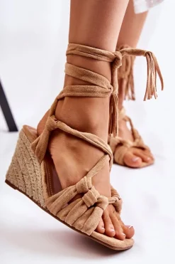 Zamszowe Wiązane Sandały Na Koturnie Beżowe Flavia