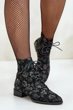 Zamszowe Wzorzyste Botki Na Płaskim Obcasie Maciejka 06391-01 Czarne