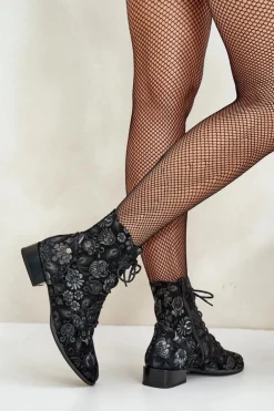 Zamszowe Wzorzyste Botki Na Płaskim Obcasie Maciejka 06391-01 Czarne