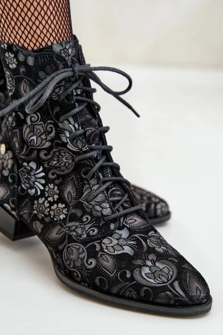 Zamszowe Wzorzyste Botki Na Płaskim Obcasie Maciejka 06391-01 Czarne