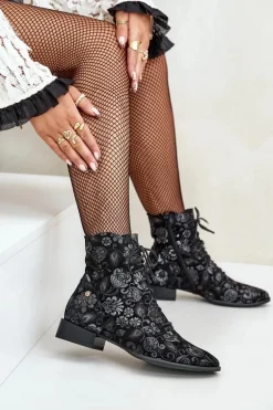 Zamszowe Wzorzyste Botki Na Płaskim Obcasie Maciejka 06391-01 Czarne