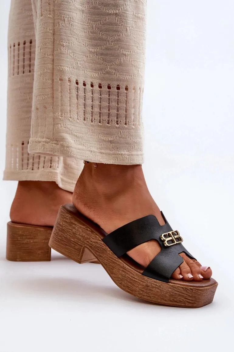 Zazoo 40412 Skórzane Eleganckie Klapki Damskie Ze Złotą Ozdobą Czarne