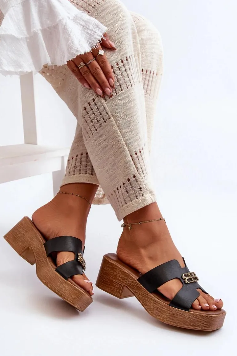 Zazoo 40412 Skórzane Eleganckie Klapki Damskie Ze Złotą Ozdobą Czarne