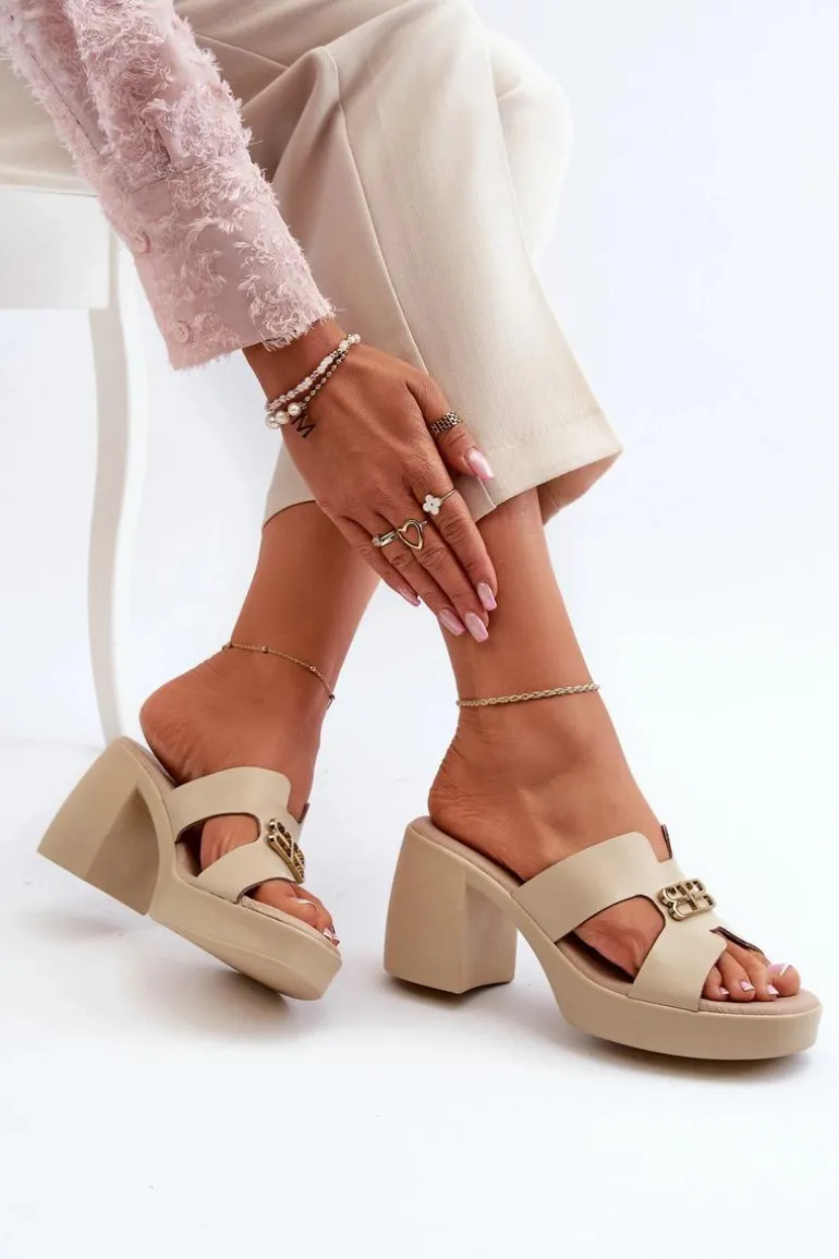 Zazoo 40419 Skórzane Klapki Damskie Z Wycięciami I Ozdobą Beżowe