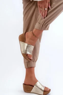 Zazoo 40289 Skórzane Klapki Damskie Na Korkowym Koturnie Złote