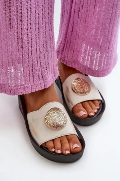 Zazoo 2920 Skórzane Klapki Damskie Na Koturnie Ze Złotym Detalem Złoty Przecierany