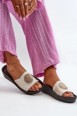 Zazoo 2920 Skórzane Klapki Damskie Na Koturnie Ze Złotym Detalem Złoty Przecierany